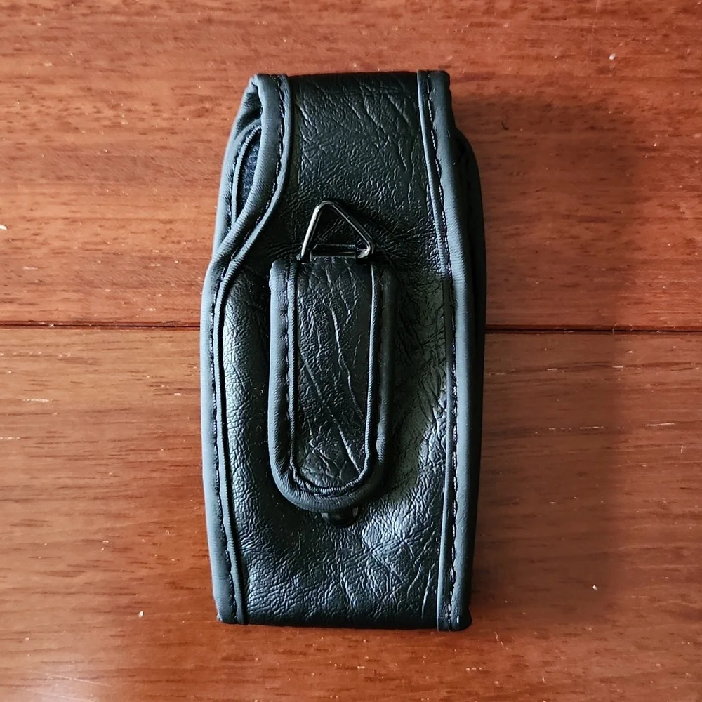 🔴NWOT Vintage Technocel Black clip-on leather cell phone holder. One size.